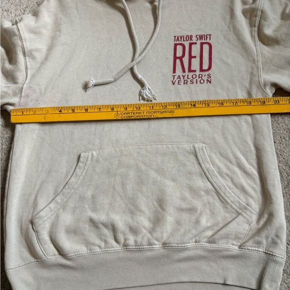 ✨TAYLOR SWIFT RED (Taylor's Version)
Oversized Hoodie Size XS - Picture 9 of 10